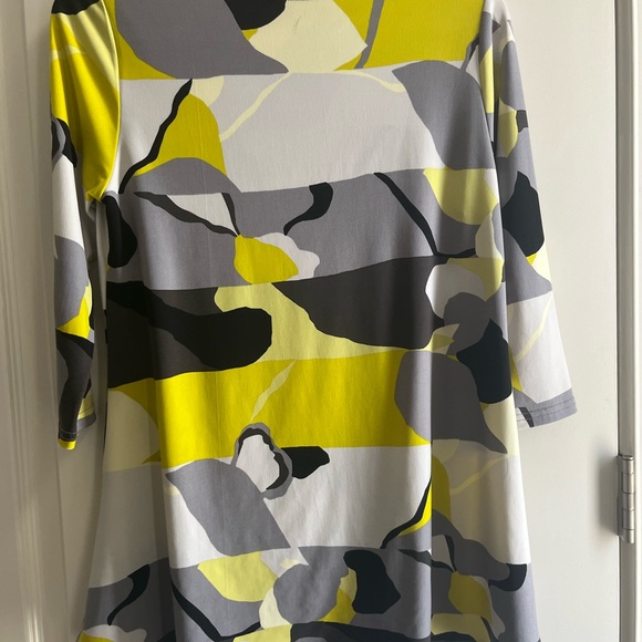 Alfani Abstract Blouse - P/M - Picture 3 of 4